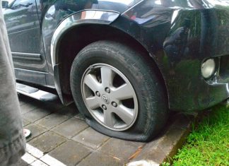 Akibat Mengemudikan Mobil Dalam Kondisi Ban Kempes