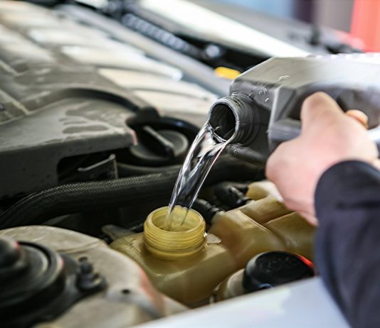 Air Radiator Pada Mobil.