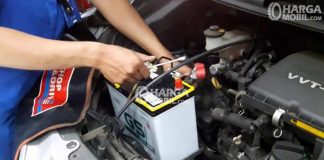 Tips Merawat Aki Mobil Agar Tidak Rusak