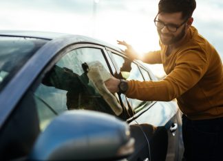 Tips Menjaga Kaca Mobil Agar Tetap Bersih Setiap Hari